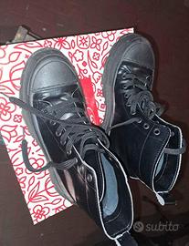 Scarponcini neri lucidi