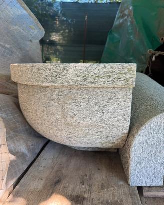 fontana in granito