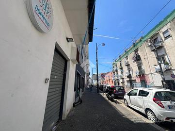 NEGOZIO A NAPOLI