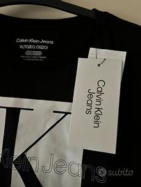 t shirt nera Ck con cartellino nuova tg 18/20 anni