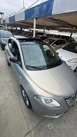 LANCIA YPSILON TETTO APRIBILE
