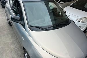 LANCIA YPSILON TETTO APRIBILE