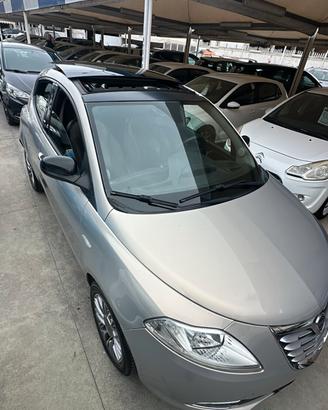 LANCIA YPSILON TETTO APRIBILE