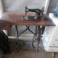 Macchina da cucire in ghisa inizio 900