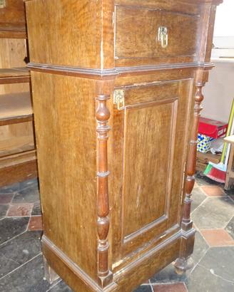 Antico comodino primi Novecento 