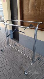 Stender appendiabiti cromato con ruote