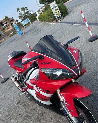 Yamaha r1