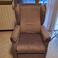 Poltrona Alzapersona con movimento Relax. 2 motori