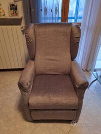 Poltrona Alzapersona con movimento Relax. 2 motori