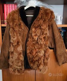 Giacca di montone con pelliccia volpe.