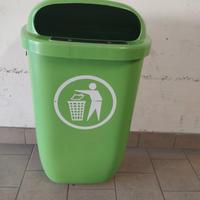 Cestino bidone rifiuti con chiusura a chiave 