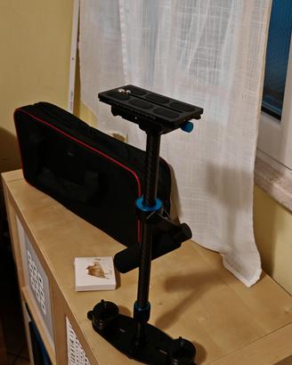stabilizzatore gimbal manuale per fotocamere  