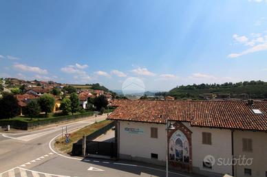 5 LOCALI A MONTICELLO D'ALBA