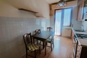 Ampio appartamento in Via Pisa