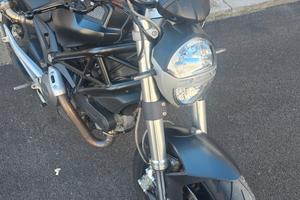 Ducati monster 696