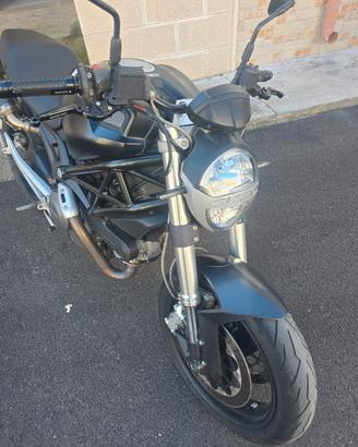 Ducati monster 696