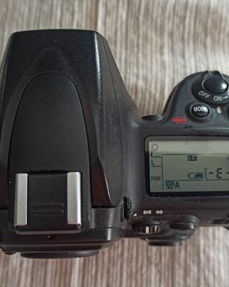 Nikon D700 full frame e battery pack