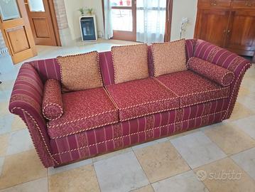 Divano antico da villa signorile