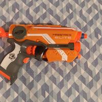 Nerf N Strike Elite Firestrike Blaster con raggio 