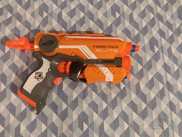 Nerf N Strike Elite Firestrike Blaster con raggio 