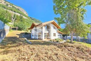 Casa indipendente di 150 m² con 5 locali e box aut