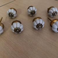 Pomelli a Margherita in Ceramica Bianchi 7 Pezzi