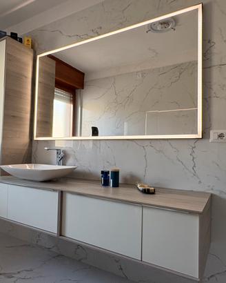 Arredo bagno con specchio