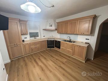 Cucina in legno massello