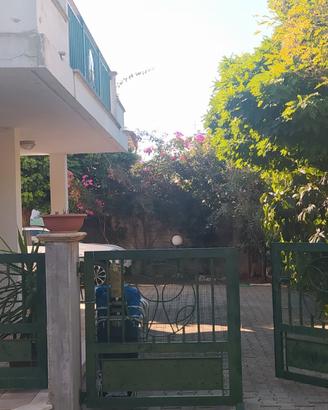Casa al mare con giardino