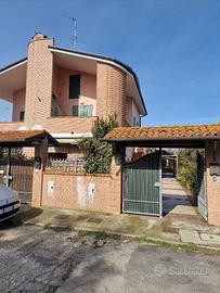 Graziosa villetta con ampio giardino a Lido Scacch