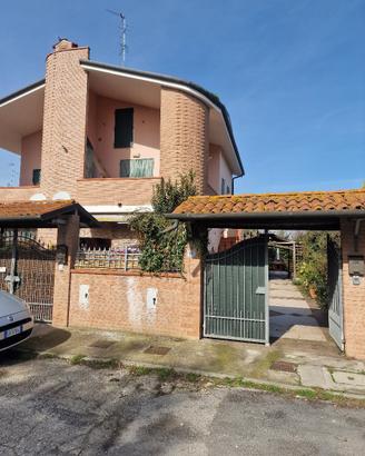 Graziosa villetta con ampio giardino a Lido Scacch