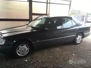 Mercedes  E200