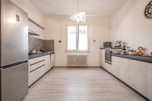 Casa indipendente con doppio giardino