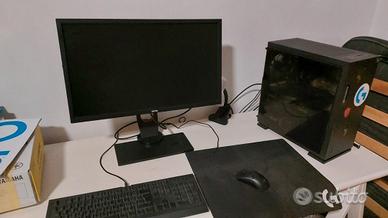 Postazione   pc da gaming, monitor e periferiche
