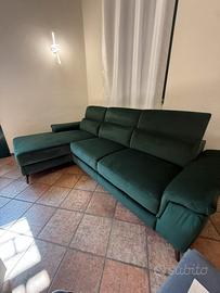 Divano con penisola e letto estraibile comodo