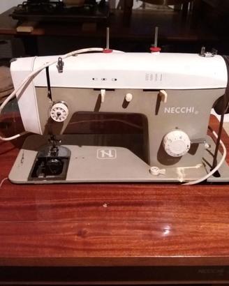 Macchina da cucire Necchi 526
