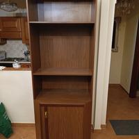 Libreria / scaffale moderno con anta