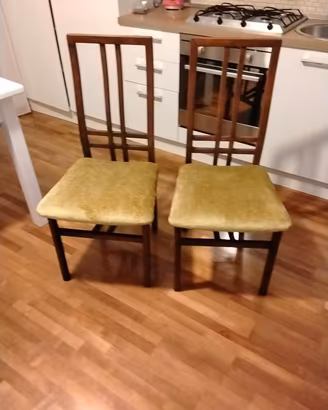 Coppia di sedie in legno 