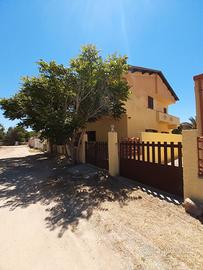 Villa singola con 2 appartamenti a 70 mt dal mare