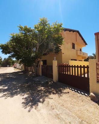 Villa singola con 2 appartamenti a 70 mt dal mare