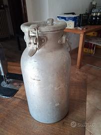 contenitore da latte antico in alluminio 