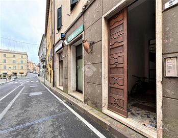 4 LOCALI A GROTTE DI CASTRO