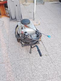 pompa per spruzzare alberi frutto e altro