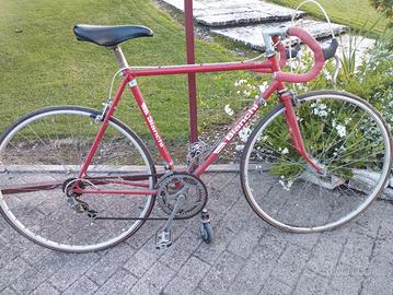 Bici da corsa Bianchi rossa vintage anni '80 8x