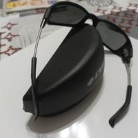 Occhiali da sole della Diesel con custodia vintage