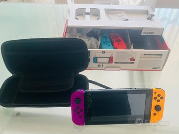Nintendo Switch con custodia da viaggio