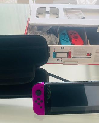 Nintendo Switch con custodia da viaggio