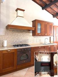 Veneta Cucine Memory legno massello e travertino