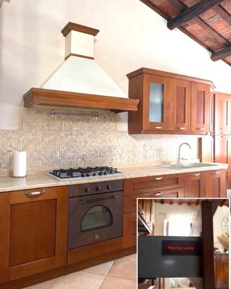 Veneta Cucine Memory legno massello e travertino