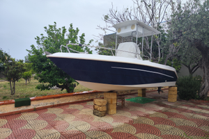 Barca per pesca e famiglia